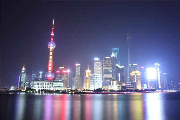 不要溫和地走進那個良夜 因為夜太美！