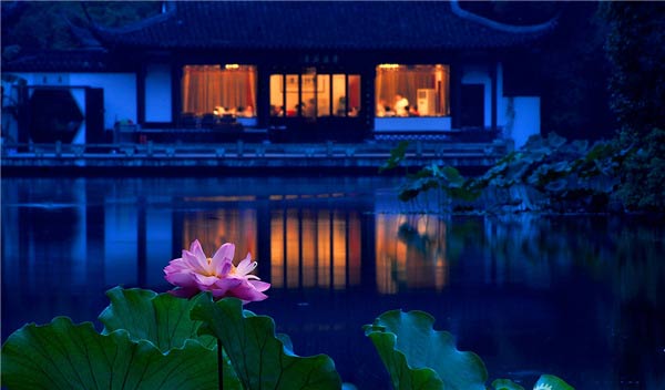 不要溫和地走進那個良夜 因為夜太美！