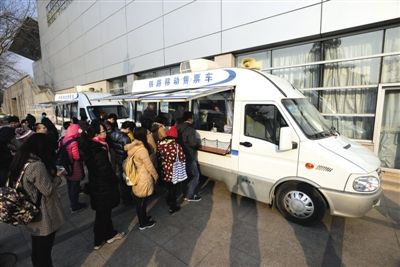 未來(lái)三天將迎春運(yùn)火車(chē)搶票高峰 周日售除夕車(chē)票