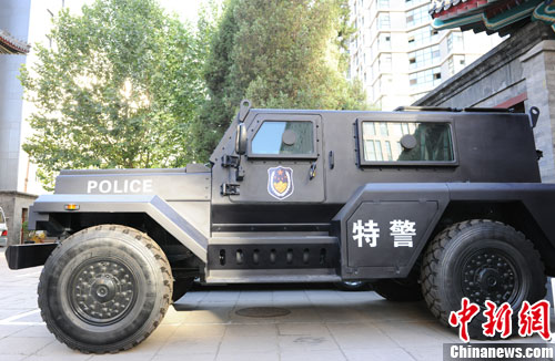 　　國產(chǎn)輕型聯(lián)合越野戰(zhàn)車側(cè)面照。張龍云攝