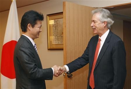 10月15日上午，日本外相玄葉光一郎與到訪的美國常務(wù)助理國務(wù)卿伯恩斯在日外務(wù)省舉行了會談。