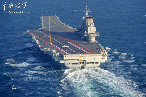 簡(jiǎn)氏大篇幅炒作中國(guó)威脅論。圖為中國(guó)航母遼寧艦
