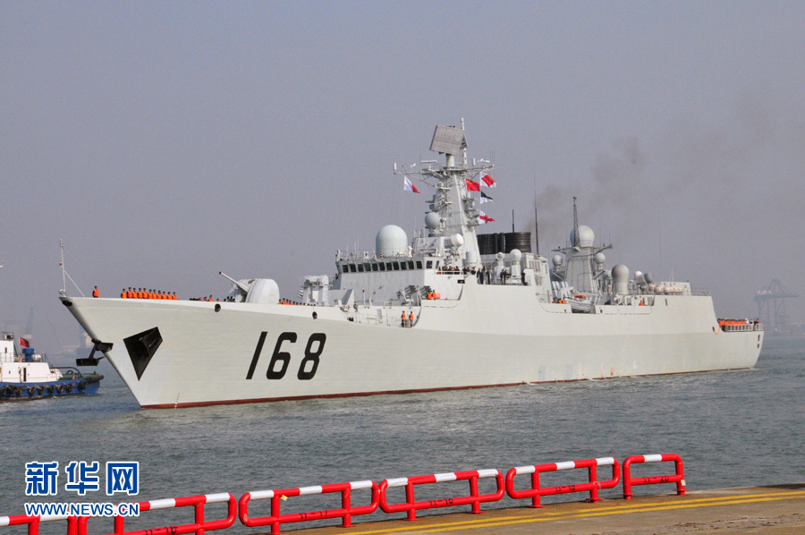 　25日15時(shí)，海軍南海艦隊(duì)“廣州”號(hào)驅(qū)逐艦駛?cè)霃V州南沙汽車(chē)碼頭