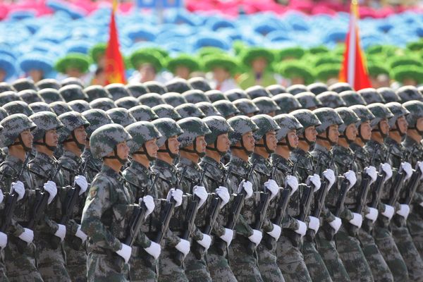 總體看，中國軍隊(duì)是稱職的，承擔(dān)了它對這個(gè)國家和人民的應(yīng)有責(zé)任。