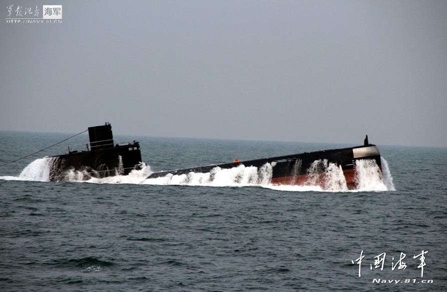 我軍潛艇實(shí)戰(zhàn)演練對“敵”艦攻擊