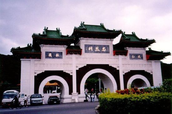 位于臺北的忠烈祠供奉著從孫中山革命，到抗日戰(zhàn)爭，解放戰(zhàn)爭所有陣亡國民黨士兵的靈位。