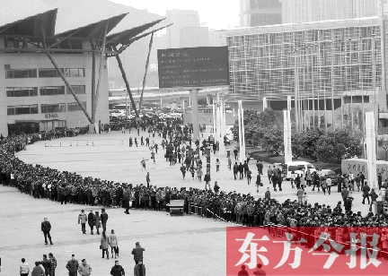 3月2日，在鄭州國際會展中心，河南省春季人才招聘會舉行，六萬五千名求職者扎堆求職