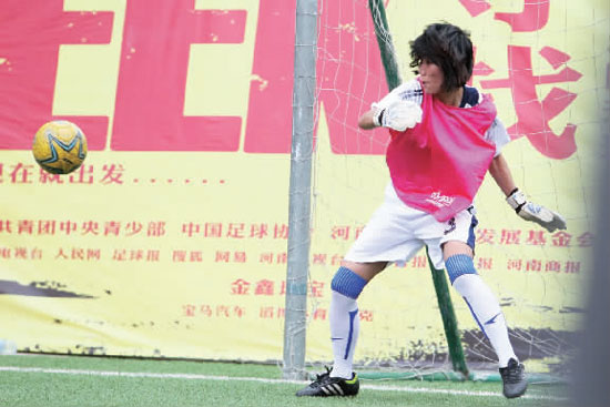 范運杰客串門將，才止住了本方連續(xù)丟球的頹勢