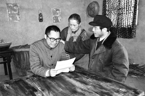 《焦裕祿》拍攝現(xiàn)場，演員穿著冬裝拍戲