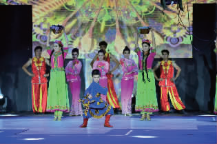 開場新疆舞表演