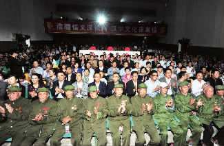 現(xiàn)場觀眾觀看《漢字英雄》很專注