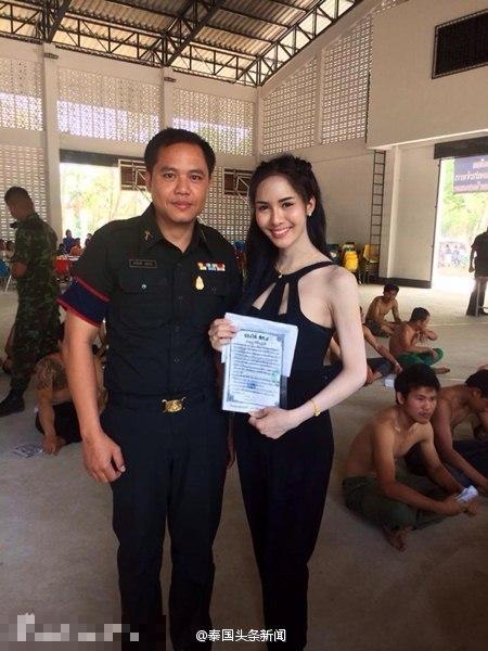 美艷"人妖"報(bào)到服役