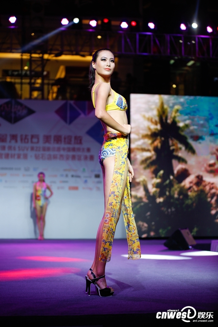 百變模特西安上演T臺(tái)秀 身材熱辣雪肌搶鏡