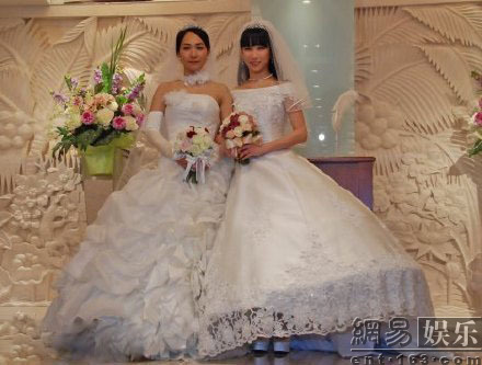 日本兩同性戀女星辦結(jié)婚典禮 婚紗照曝光