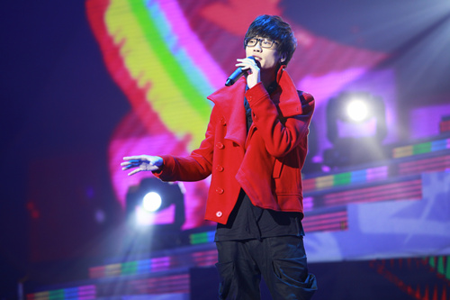 2011年網(wǎng)絡歌手人氣王許嵩演唱《素顏》